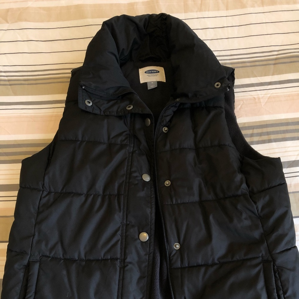 Black puffer vest Old Navy